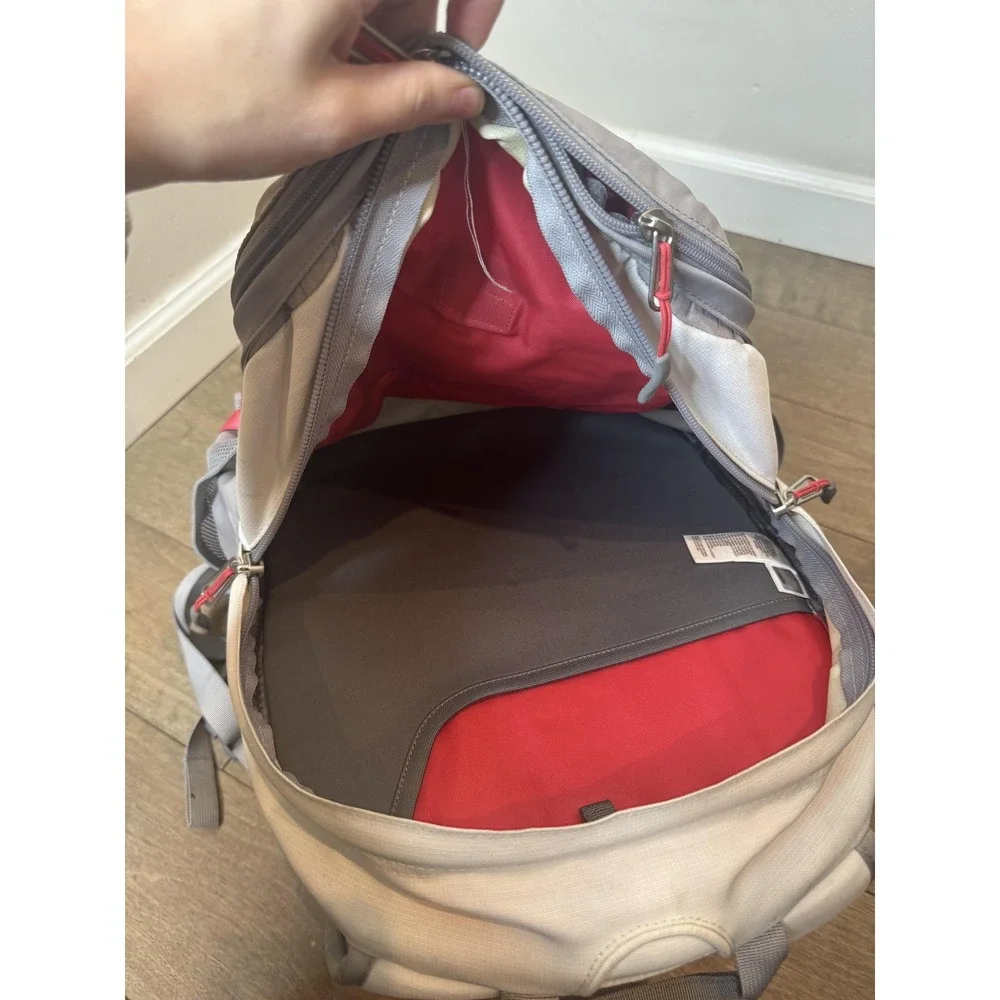 The North Face Recon Backpack Gray White Laptop Daypack Mesh Pockets Chest Strap